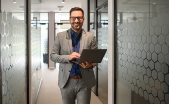 Un SEO avocat Lyon ne se limite pas à générer du trafic : il multiplie la crédibilité d’un cabinet par trois grâce à la visibilité, le contenu